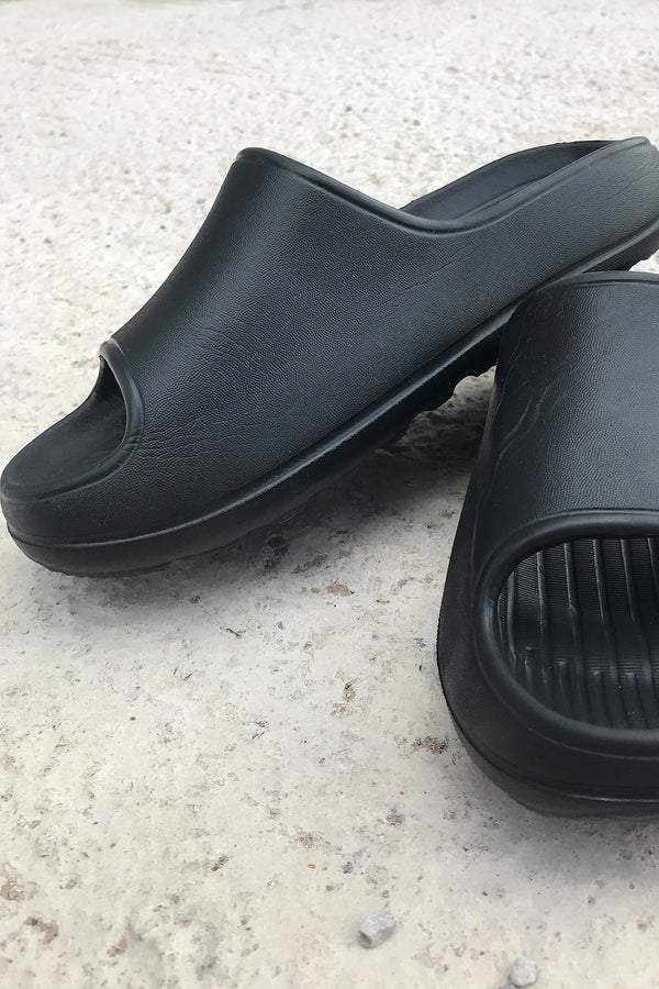 Black Rubber Ribbed Sole Sliders