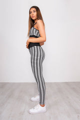 White Textured Crop Top And Scrunch Butt Leggings Gym Set