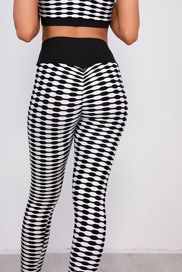 White Textured Crop Top And Scrunch Butt Leggings Gym Set