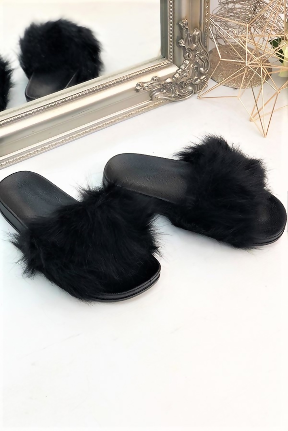 black-fluffy-faux-fur-sliders.jpg black-fluffy-faux-fur-sliders.jpg